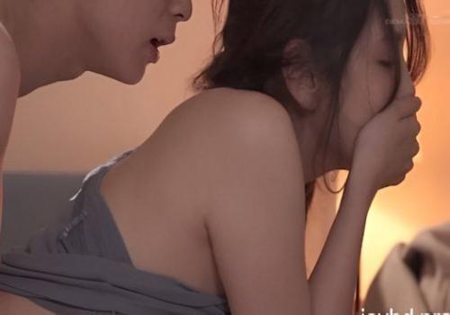 Chị gái tốt bụng chiều dâm thằng em muốn địt thử một lần