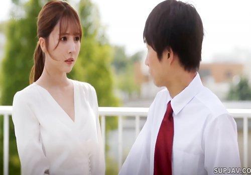 Cô giáo xinh đẹp đem lòng yêu cậu nam sinh khôi ngô